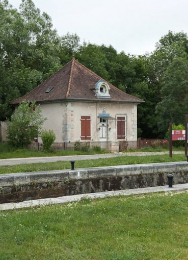 Vue du site d'écluse. © Région Bourgogne-Franche-Comté, Inventaire du patrimoine
