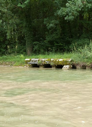 Vue du ponceau sur la rive droite du canal. © Région Bourgogne-Franche-Comté, Inventaire du patrimoine