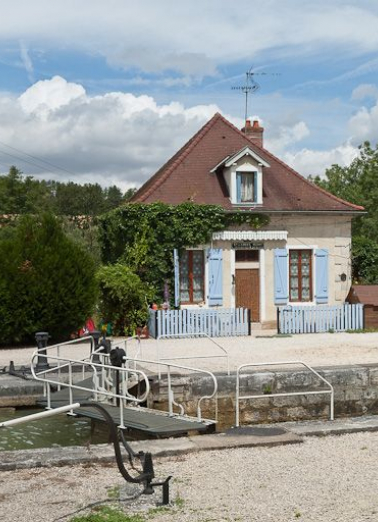 Vue de la maison éclusière. © Région Bourgogne-Franche-Comté, Inventaire du patrimoine