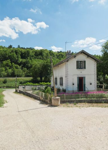 Vue de la maison de garde-barrière. © Région Bourgogne-Franche-Comté, Inventaire du patrimoine