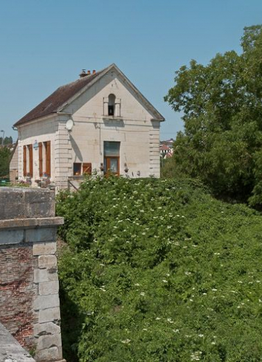Vue de la façade latérale de la maison éclusière. © Région Bourgogne-Franche-Comté, Inventaire du patrimoine
