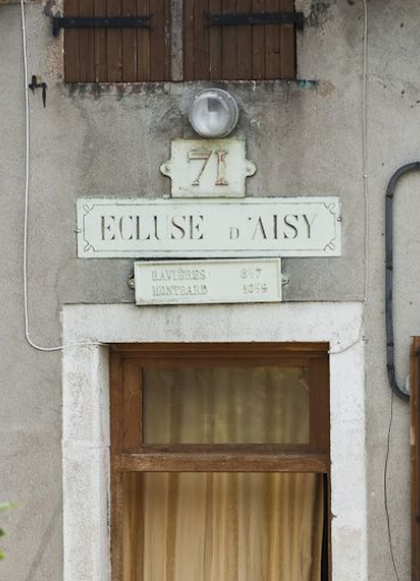 Détail de la plaque de la maison éclusière. © Région Bourgogne-Franche-Comté, Inventaire du patrimoine