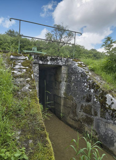 Déversoir rive gauche : sortie du déversoir. © Région Bourgogne-Franche-Comté, Inventaire du patrimoine