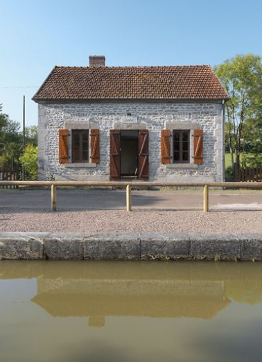 La maison éclusière : vue de face. © Région Bourgogne-Franche-Comté, Inventaire du patrimoine