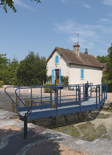 La maison éclusière, de 3/4. © Région Bourgogne-Franche-Comté, Inventaire du patrimoine