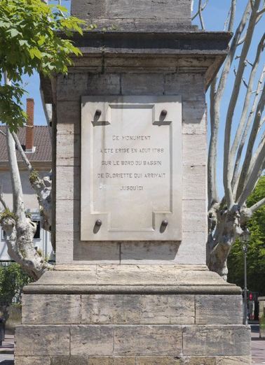 Détail des inscriptions, face ouest. © Région Bourgogne-Franche-Comté, Inventaire du patrimoine