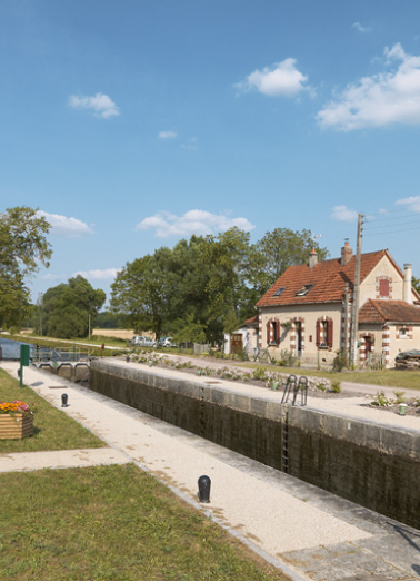 Vue d'aval du site d'écluse. © Région Bourgogne-Franche-Comté, Inventaire du patrimoine