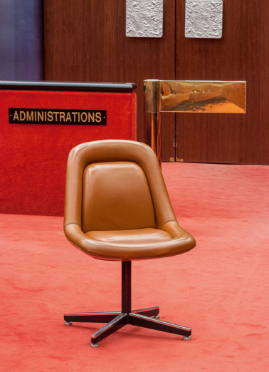 Chaise de la salle des Assemblées. © Région Bourgogne-Franche-Comté, Inventaire du patrimoine Chaise de la salle des Assemblées. © Région Bourgogne-Franche-Comté, Inventaire du patrimoine