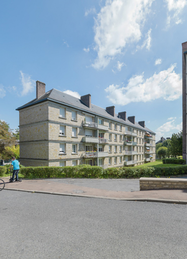 Façade antérieure du bâtiment B et façade postérieure du bâtiment C. © Région Bourgogne-Franche-Comté, Inventaire du patrimoine