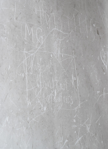 Graffiti de la cage d'escalier. © Région Bourgogne-Franche-Comté, Inventaire du patrimoine