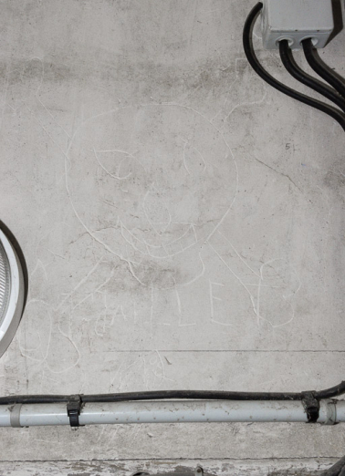 Graffiti de la cage d'escalier. © Région Bourgogne-Franche-Comté, Inventaire du patrimoine