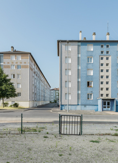 Bâtiment E, façades latrale et postérieure ; bâtiment I façade antérieure. © Région Bourgogne-Franche-Comté, Inventaire du patrimoine
