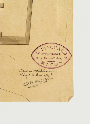 Détail de la signature sur un plan de l'église. Dessin de l'architecte Pinchard, signé et daté du 10 mars 1887. (Archives communales, Aloxe-Corton). © Région Bourgogne-Franche-Comté, Inventaire du patrimoine