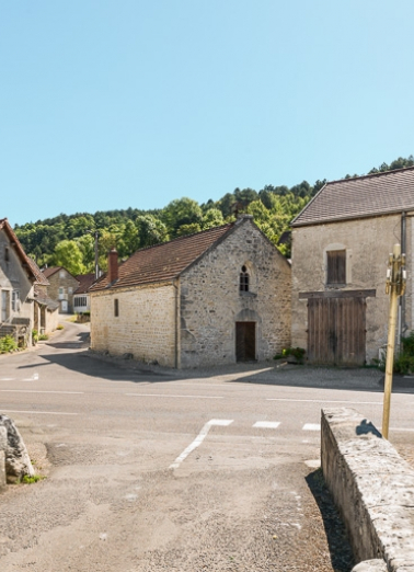 Vue de trois quarts, façade et élévation nord. © Région Bourgogne-Franche-Comté, Inventaire du patrimoine