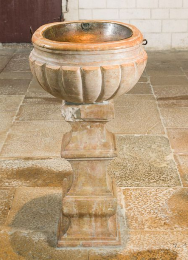 Vue d'ensemble des fonts baptismaux. © Région Bourgogne-Franche-Comté, Inventaire du patrimoine