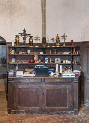 Meuble de sacrisitie et objets. © Région Bourgogne-Franche-Comté, Inventaire du patrimoine