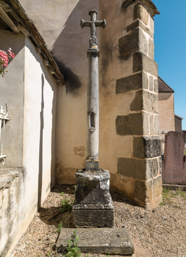 Croix du cimetière. © Région Bourgogne-Franche-Comté, Inventaire du patrimoine
