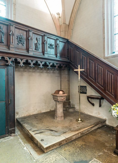 Vue d'ensemble des fonts baptismaux. © Région Bourgogne-Franche-Comté, Inventaire du patrimoine