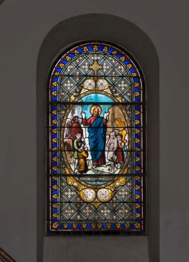 Verrière représentant Jésus bénissant les enfants. © Région Bourgogne-Franche-Comté, Inventaire du patrimoine
