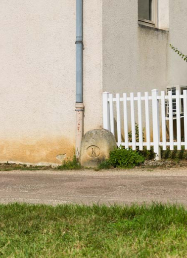 Vue d'ensemble de la borne. © Région Bourgogne-Franche-Comté, Inventaire du patrimoine
