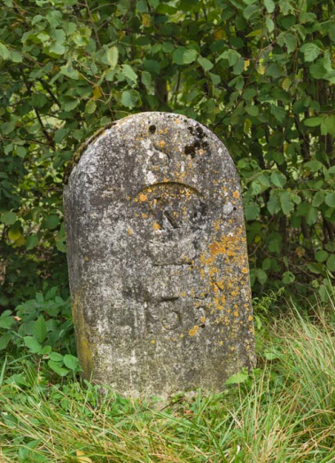 Vue d'ensemble de la borne. © Région Bourgogne-Franche-Comté, Inventaire du patrimoine