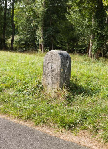 Vue d'ensemble de la borne. © Région Bourgogne-Franche-Comté, Inventaire du patrimoine