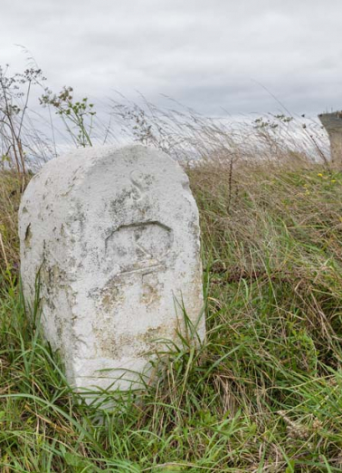 Vue d'ensemble de la borne. © Région Bourgogne-Franche-Comté, Inventaire du patrimoine