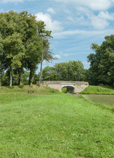 Vue d'ensemble du pont et du site. © Région Bourgogne-Franche-Comté, Inventaire du patrimoine