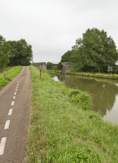 Vue d'ensemble du pont et du site. © Région Bourgogne-Franche-Comté, Inventaire du patrimoine
