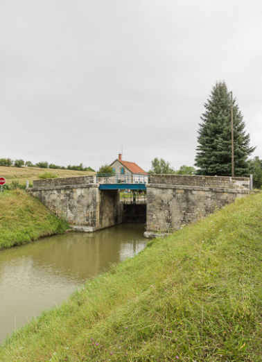 Vue d'ensemble du pont. © Région Bourgogne-Franche-Comté, Inventaire du patrimoine
