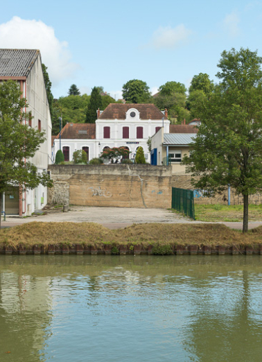 Vue de la gare et du canal. © Région Bourgogne-Franche-Comté, Inventaire du patrimoine