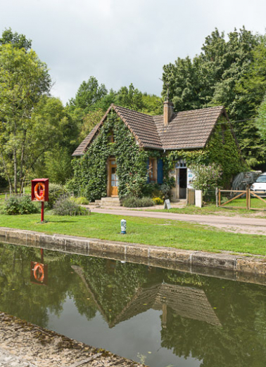 Vue de la maison éclusière. © Région Bourgogne-Franche-Comté, Inventaire du patrimoine