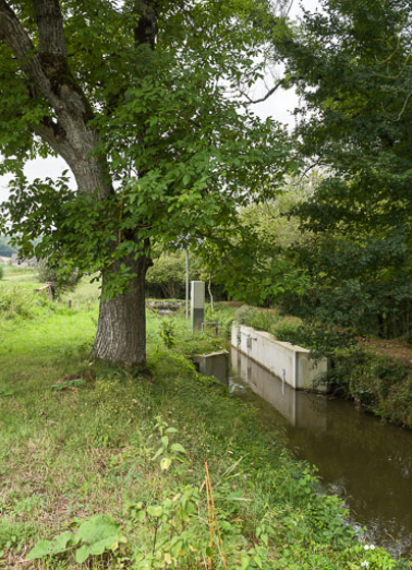 Vue de la rigole d'alimentation. © Région Bourgogne-Franche-Comté, Inventaire du patrimoine