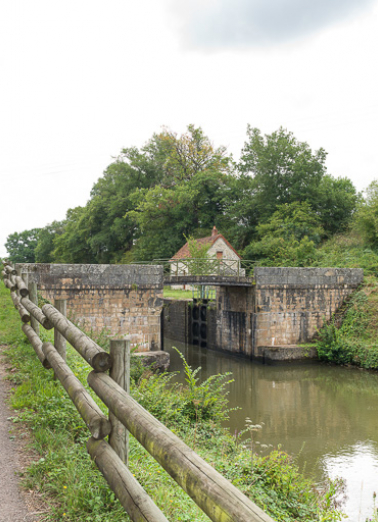Vue d'ensemble du pont. © Région Bourgogne-Franche-Comté, Inventaire du patrimoine