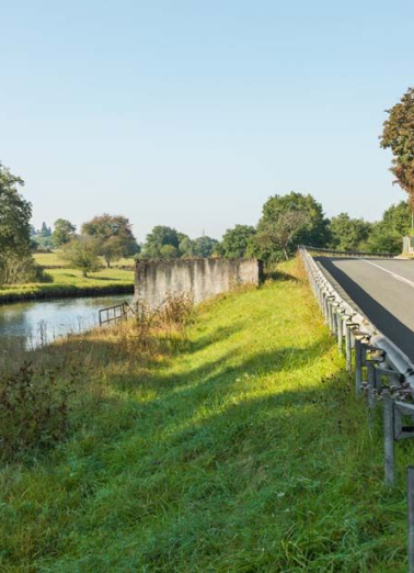 Vue du bâtiment rectangulaire à toit plat, vestige de la tuilerie. © Région Bourgogne-Franche-Comté, Inventaire du patrimoine