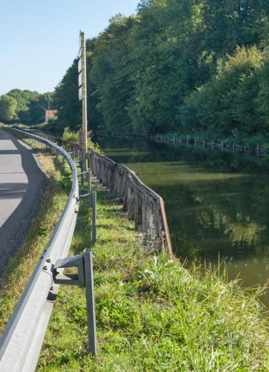 Vue du garde-corps métallique ancien. © Région Bourgogne-Franche-Comté, Inventaire du patrimoine