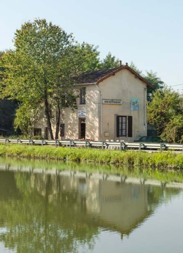 Vue d'ensemble du café. © Région Bourgogne-Franche-Comté, Inventaire du patrimoine