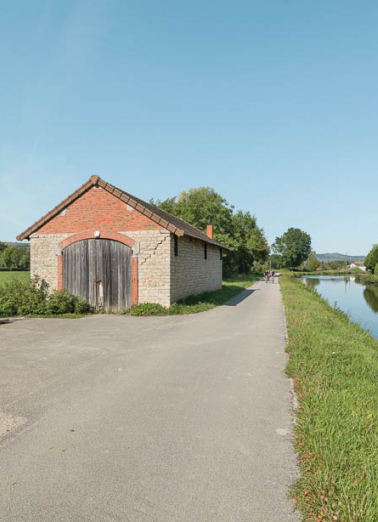 Vue d'ensemble de la remise, rive gauche. © Région Bourgogne-Franche-Comté, Inventaire du patrimoine