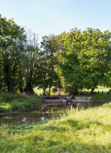 Vue du barrage sur la Dheune, rive gauche. © Région Bourgogne-Franche-Comté, Inventaire du patrimoine