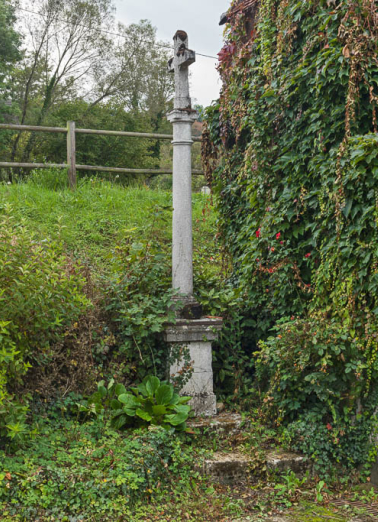 Vue d'ensemble de la croix. © Région Bourgogne-Franche-Comté, Inventaire du patrimoine
