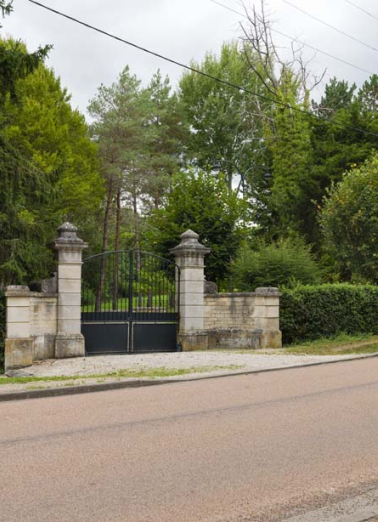 Portail d'entrée du château. © Région Bourgogne-Franche-Comté, Inventaire du patrimoine