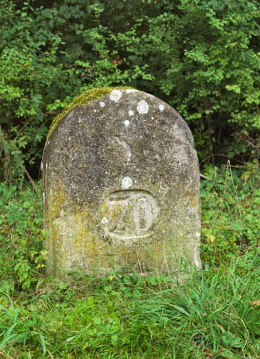 Vue d'ensemble de la borne. © Région Bourgogne-Franche-Comté, Inventaire du patrimoine