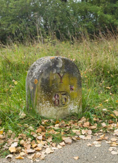 Vue d'ensemble de la borne. © Région Bourgogne-Franche-Comté, Inventaire du patrimoine