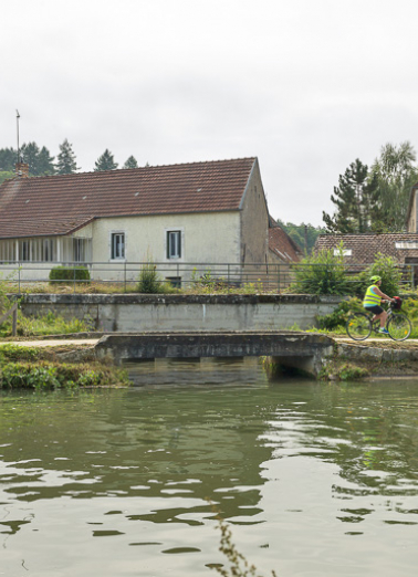 Vue de la rigole. © Région Bourgogne-Franche-Comté, Inventaire du patrimoine