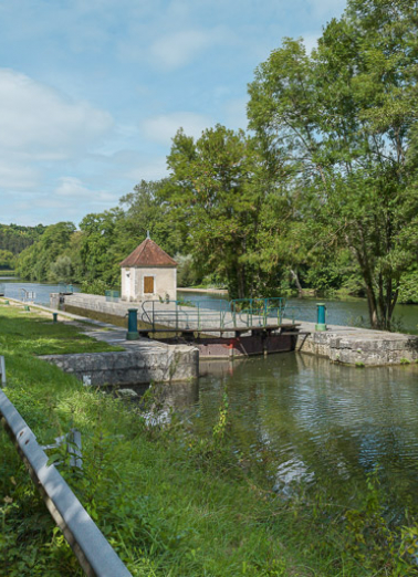Vue du site d'écluse. © Région Bourgogne-Franche-Comté, Inventaire du patrimoine