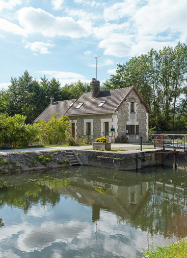 Vue du sas et de la maison éclusière. © Région Bourgogne-Franche-Comté, Inventaire du patrimoine