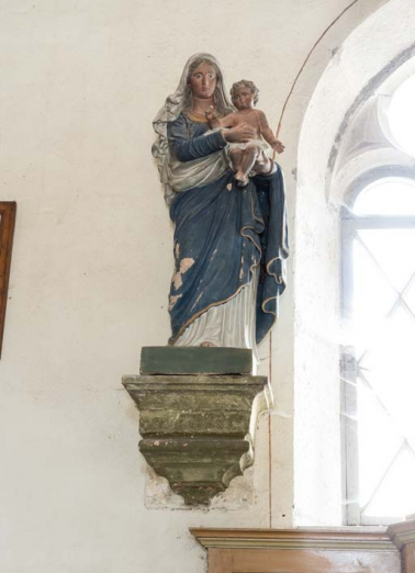 Statue de Vierge à l'Enfant dans le choeur. © Région Bourgogne-Franche-Comté, Inventaire du patrimoine
