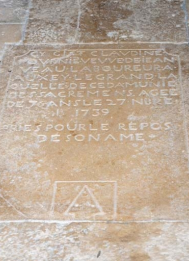 Dalle 1 : vue d'ensemble. © Région Bourgogne-Franche-Comté, Inventaire du patrimoine