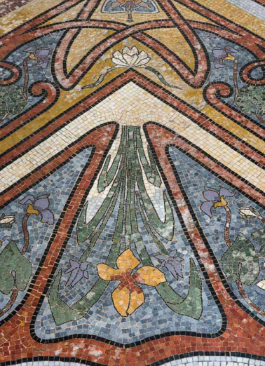 Motif de l'angle, détail, iris. © Région Bourgogne-Franche-Comté, Inventaire du patrimoine Motif de l'angle, détail, iris. © Région Bourgogne-Franche-Comté, Inventaire du patrimoine