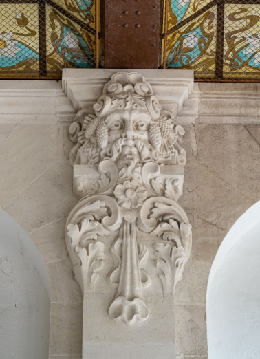 Hall des sources, pilastre. © Région Bourgogne-Franche-Comté, Inventaire du patrimoine Hall des sources, pilastre. © Région Bourgogne-Franche-Comté, Inventaire du patrimoine